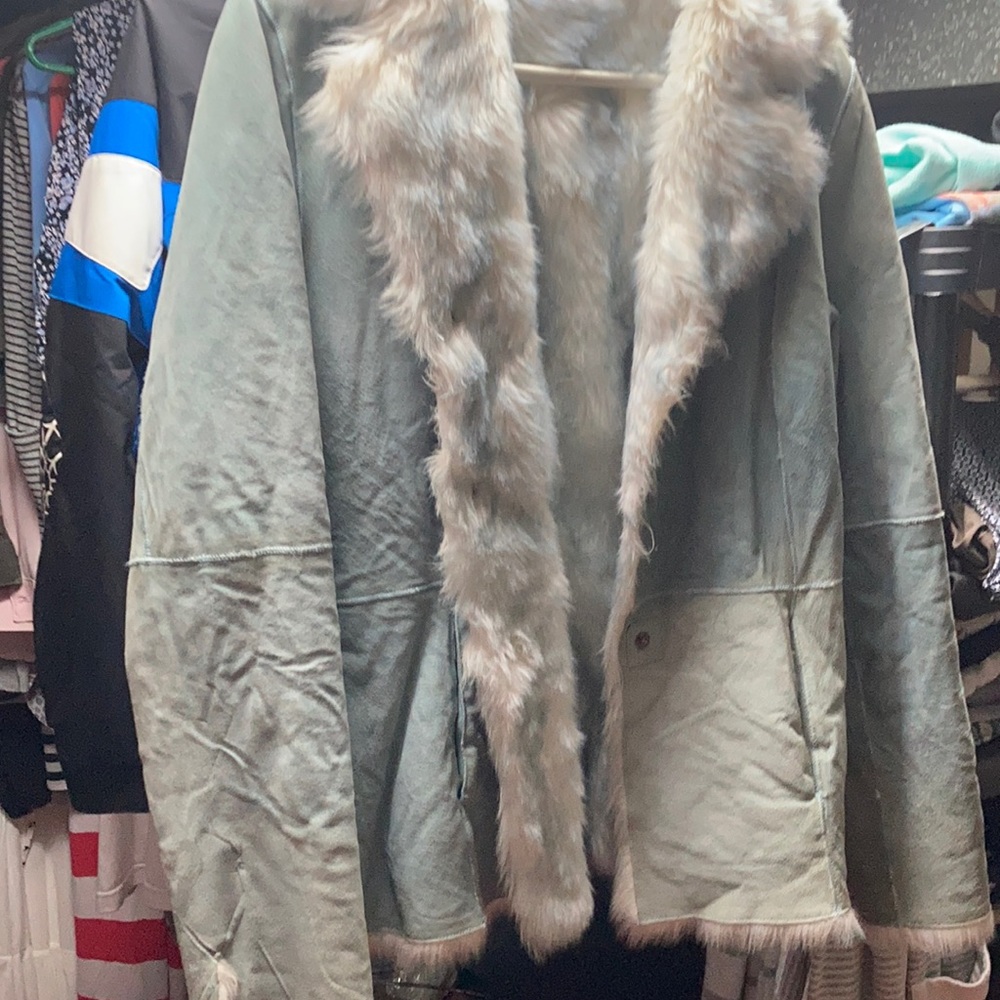 Women’s light teal blue suede coat w fur collar.